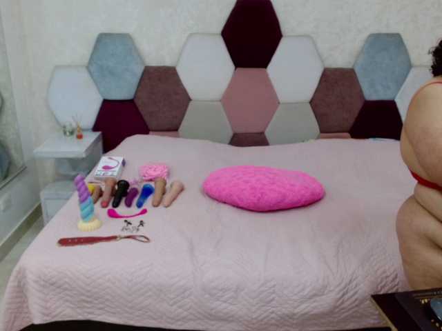 le modèle marianabbw est en webcam porno dans un show sur le site bongacams, il possède les tags suivants: Latino/Hispanic,Brunette,Shaved