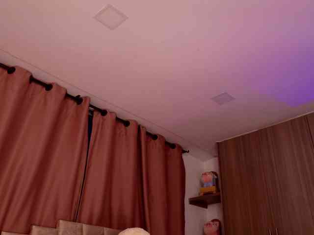 KaylaCollins webcam