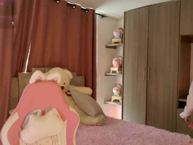 KaylaCollins webcam