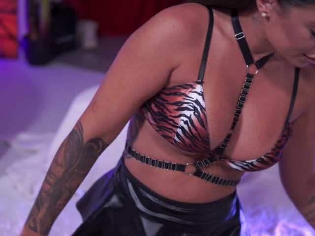 NatyDesiree's BongaCams show and profile