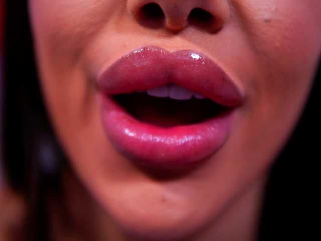 NatyDesiree live cam