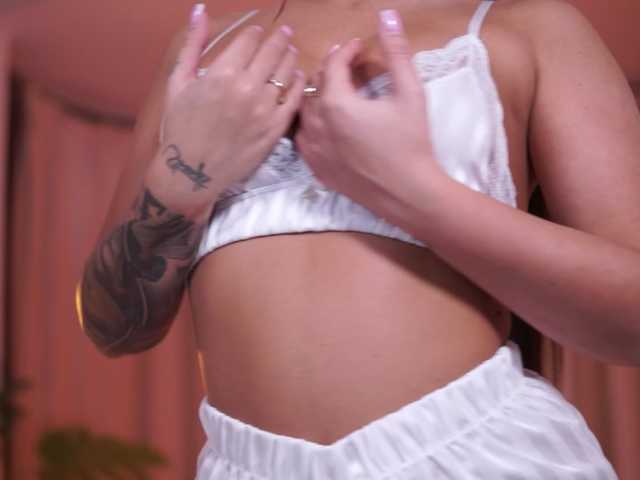 NatyDesiree's BongaCams show and profile