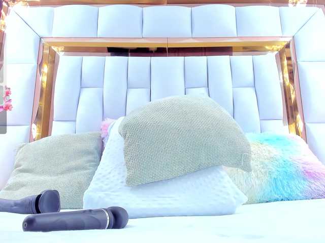 RileySweet's BongaCams show and profile