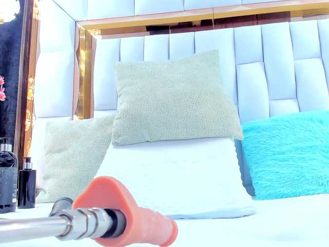 RileySweet's BongaCams show and profile