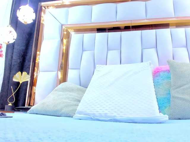 RileySweet's BongaCams show and profile