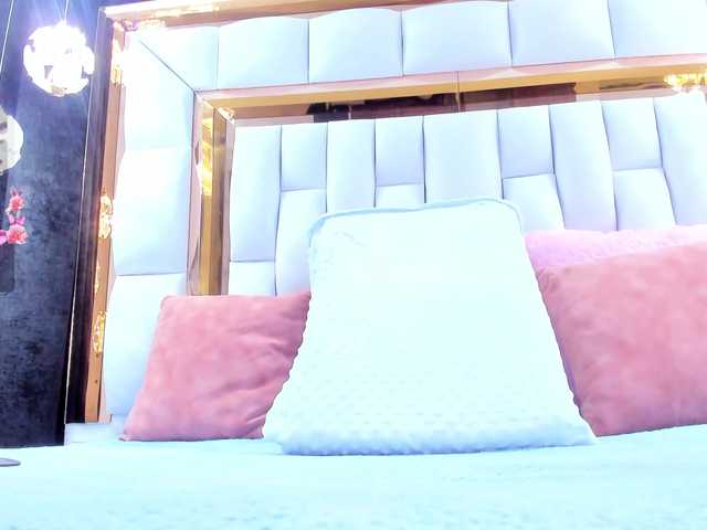 RileySweet's BongaCams show and profile