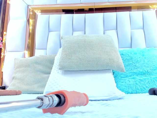 RileySweet's BongaCams show and profile