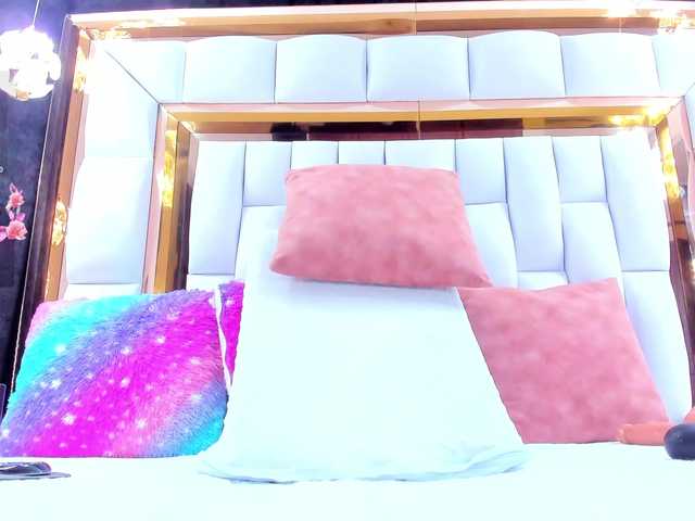 RileySweet's BongaCams show and profile