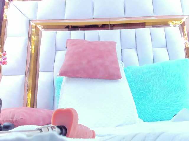 RileySweet's BongaCams show and profile