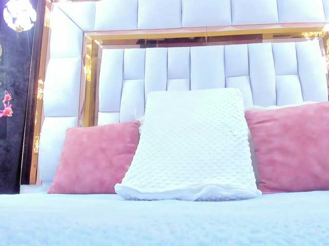 RileySweet's BongaCams show and profile