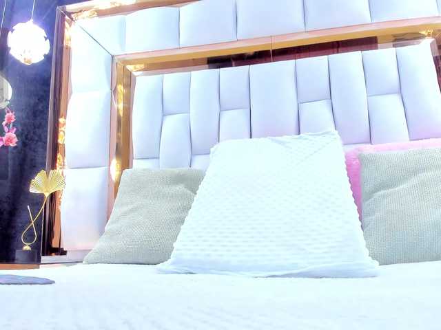 RileySweet's BongaCams show and profile