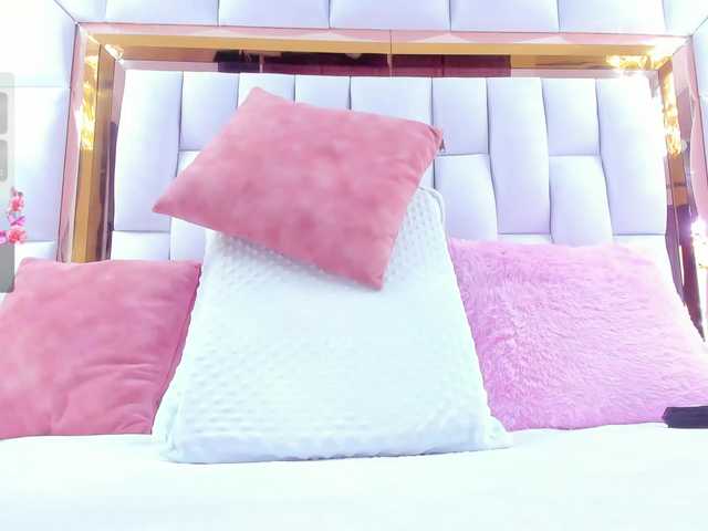 RileySweet's BongaCams show and profile