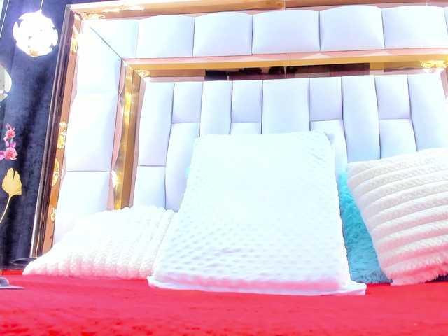 RileySweet's BongaCams show and profile