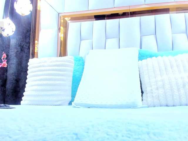 RileySweet's BongaCams show and profile