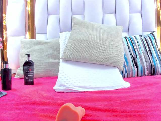 RileySweet's BongaCams show and profile