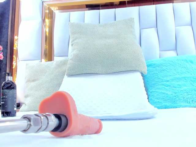 RileySweet's BongaCams show and profile