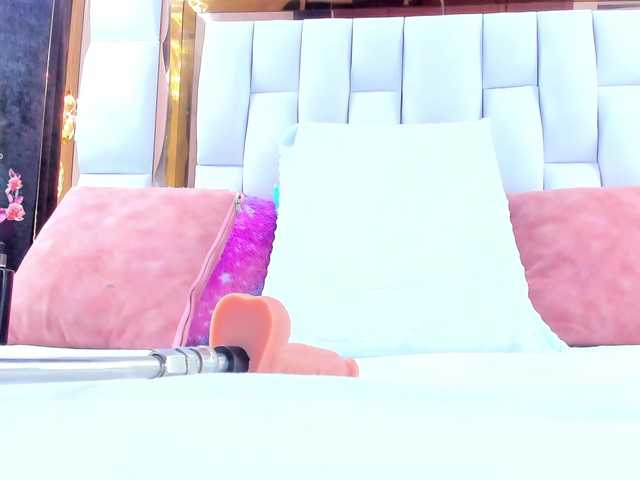 RileySweet's BongaCams show and profile