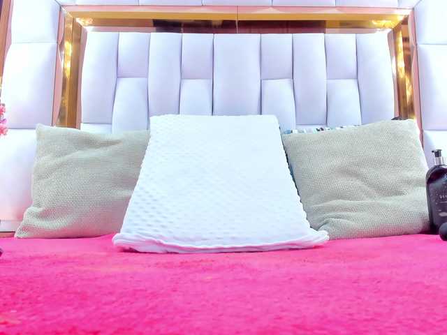 RileySweet's BongaCams show and profile