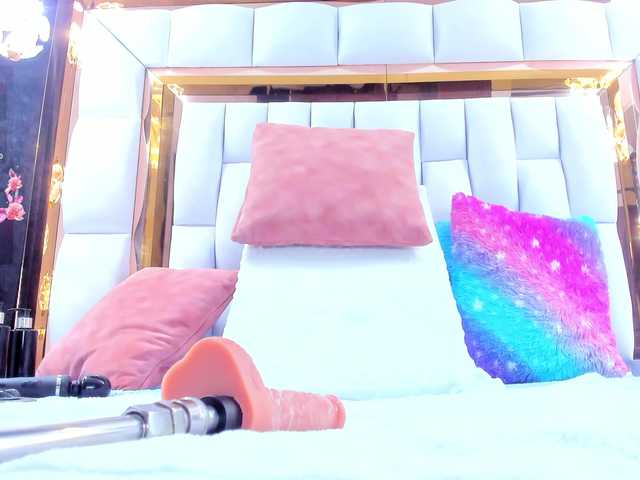 RileySweet's BongaCams show and profile