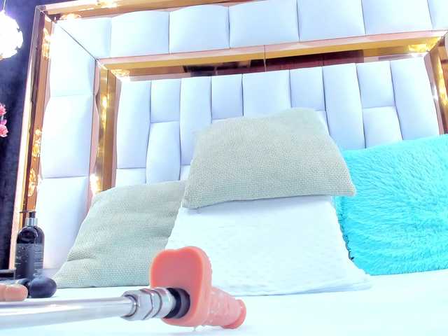 RileySweet's BongaCams show and profile