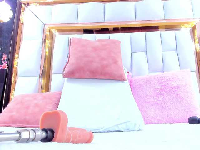 RileySweet's BongaCams show and profile