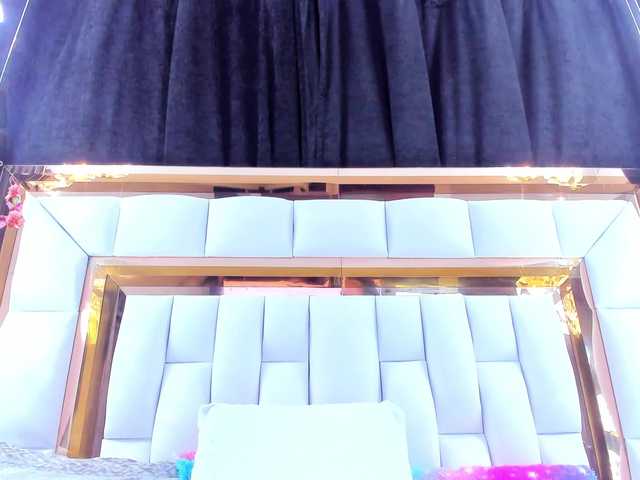 RileySweet's BongaCams show and profile