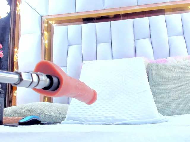 RileySweet's BongaCams show and profile