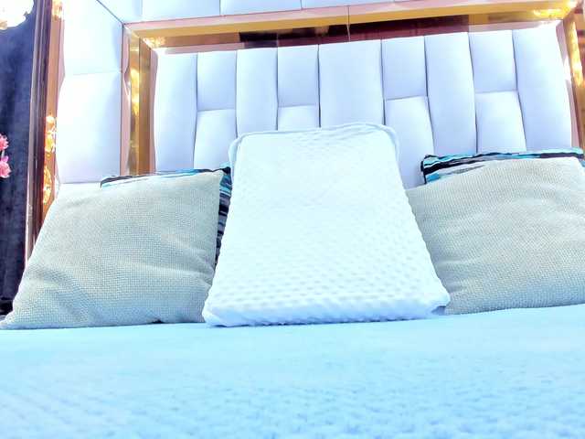 RileySweet's BongaCams show and profile