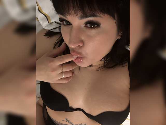 Tina-Dolly's BongaCams show and profile