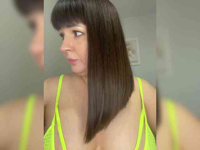 Alina-Milf webcam