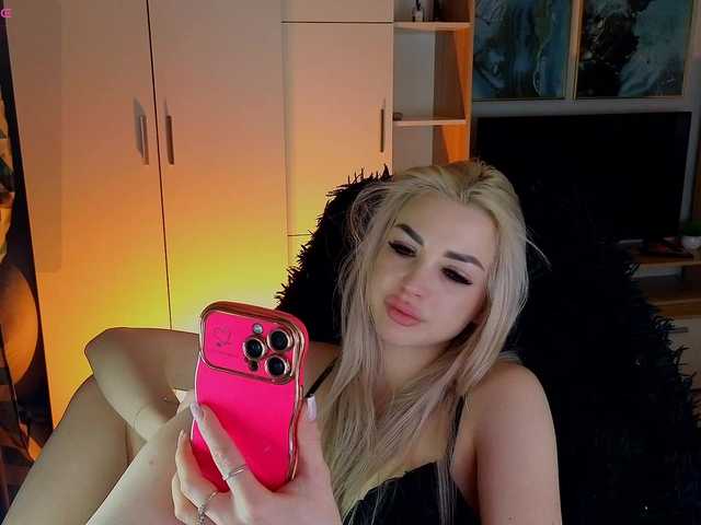 MilanaOmgReal's BongaCams show and profile