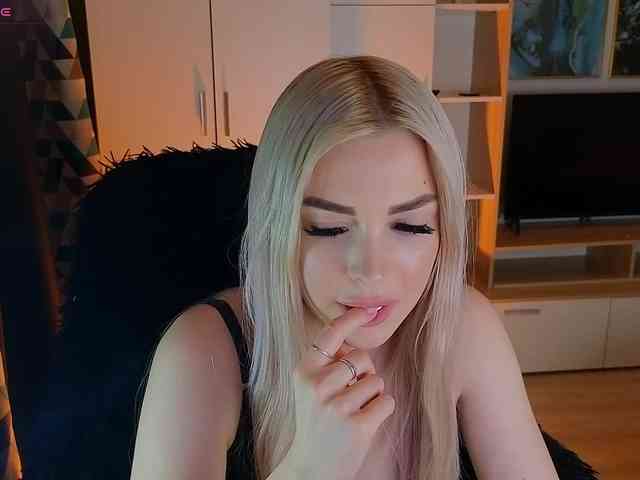 MilanaOmgReal webcam