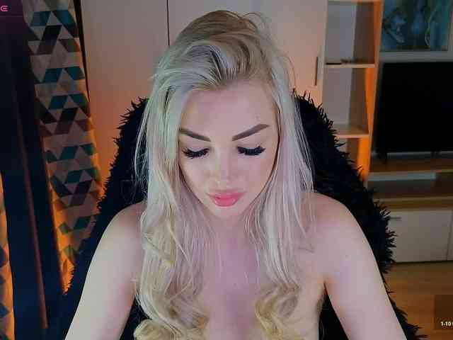 MilanaOmgReal webcam