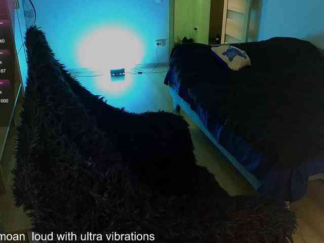 MilanaOmgReal webcam
