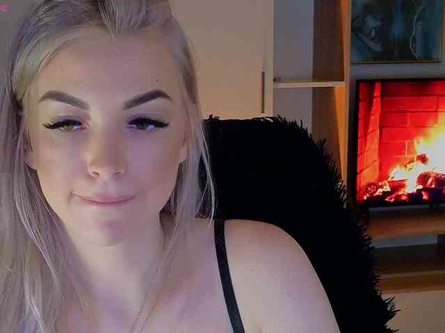 MilanaOmgReal webcam