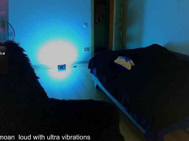MilanaOmgReal webcam