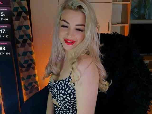 MilanaOmgReal webcam