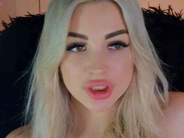 MilanaOmgReal webcam