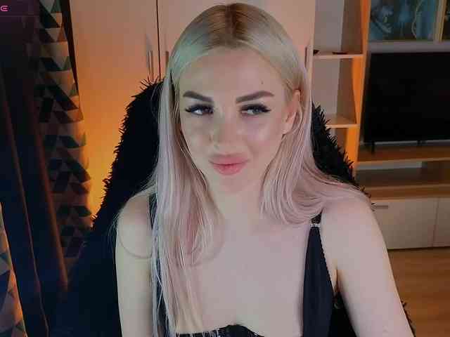 MilanaOmgReal webcam