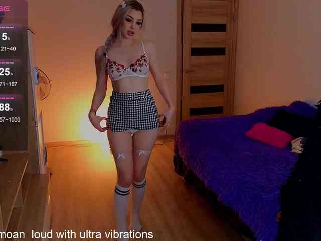 MilanaOmgReal webcam