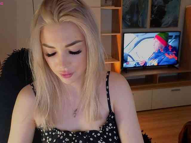 MilanaOmgReal webcam