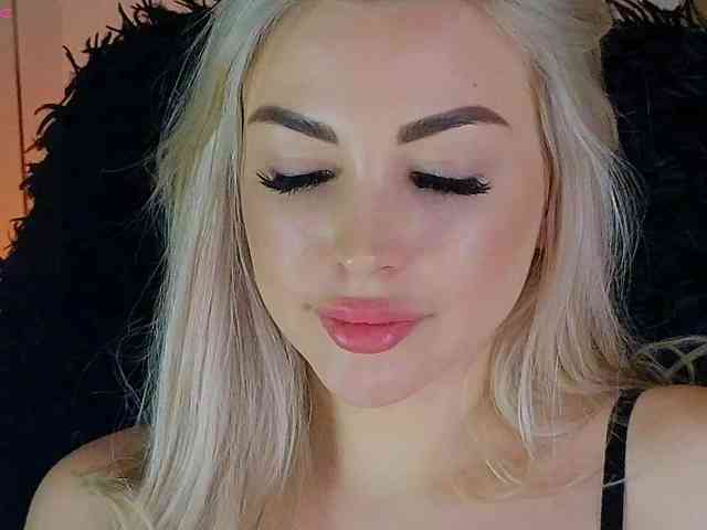 MilanaOmgReal webcam