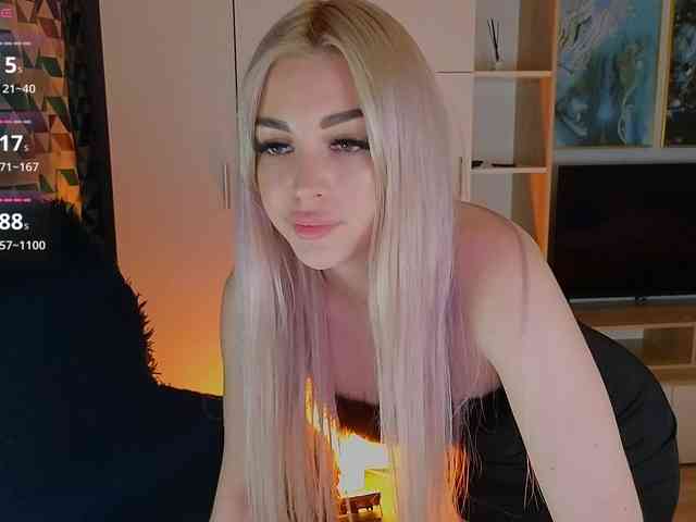 MilanaOmgReal webcam