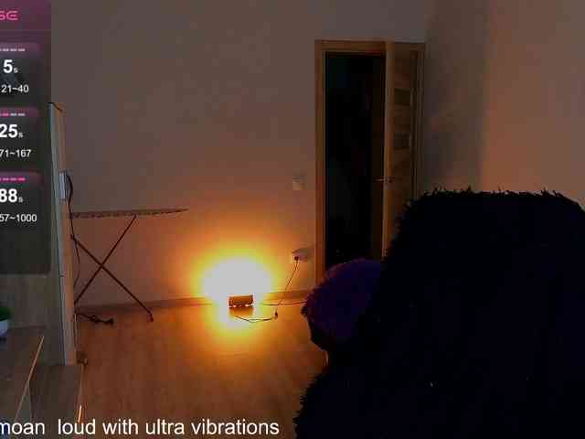 MilanaOmgReal webcam