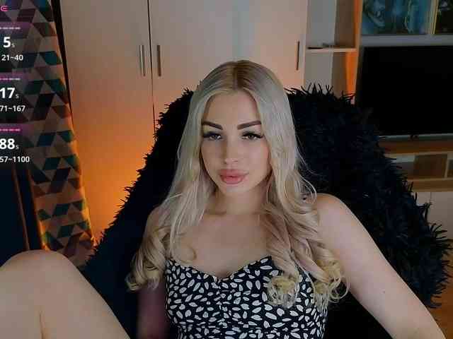 MilanaOmgReal webcam