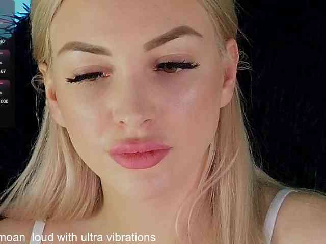 MilanaOmgReal webcam