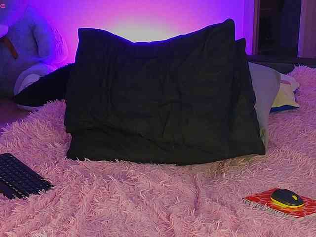 MilanaOmgReal webcam