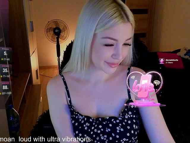 MilanaOmgReal webcam