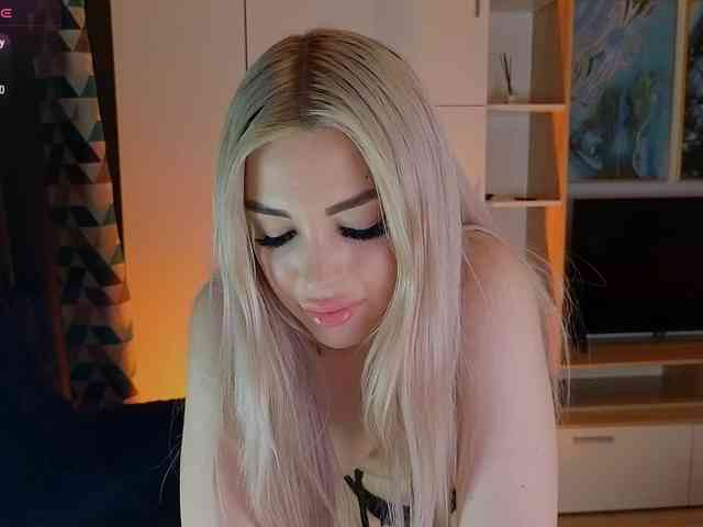 MilanaOmgReal webcam