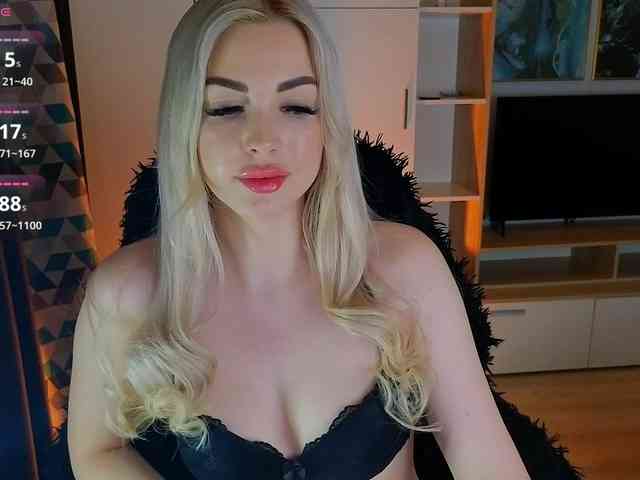 MilanaOmgReal webcam